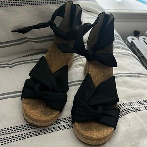 UGG size 8 heeled tie up shoes